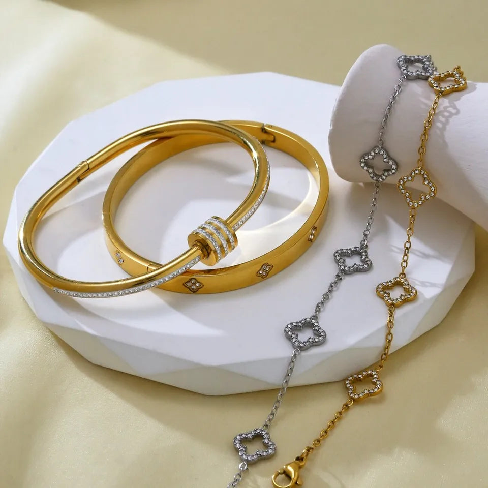 Juego de 4 Pulseras de Lujo Chapadas En Oro