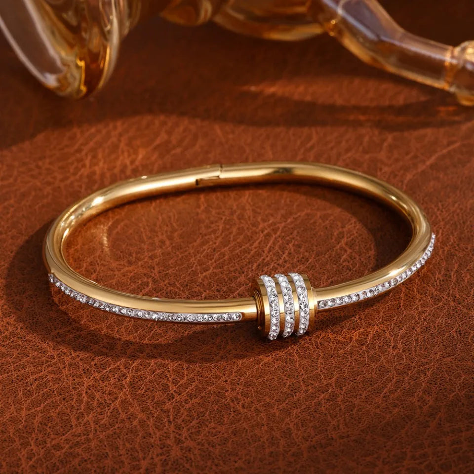 Juego de 4 Pulseras de Lujo Chapadas En Oro