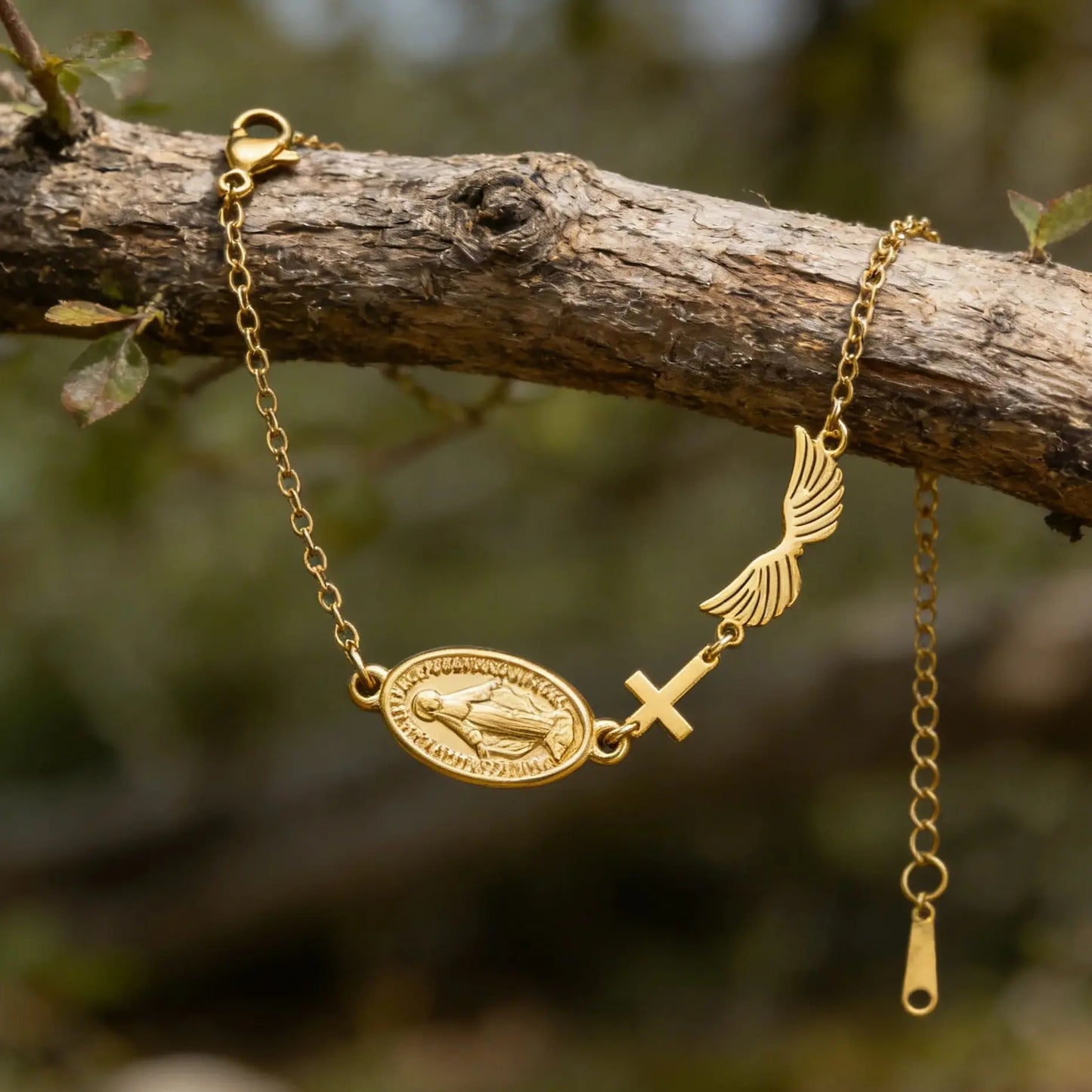 Pulsera Bañada en Oro Con la Virgen María y el Espíritu Santo