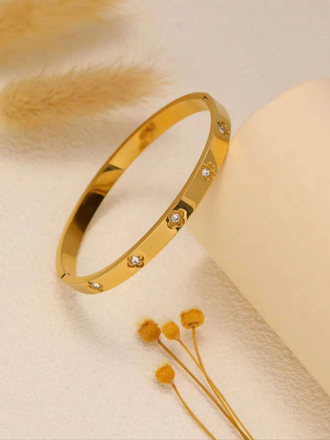 Juego de 3 Pulseras Romanas Chapadas En Oro