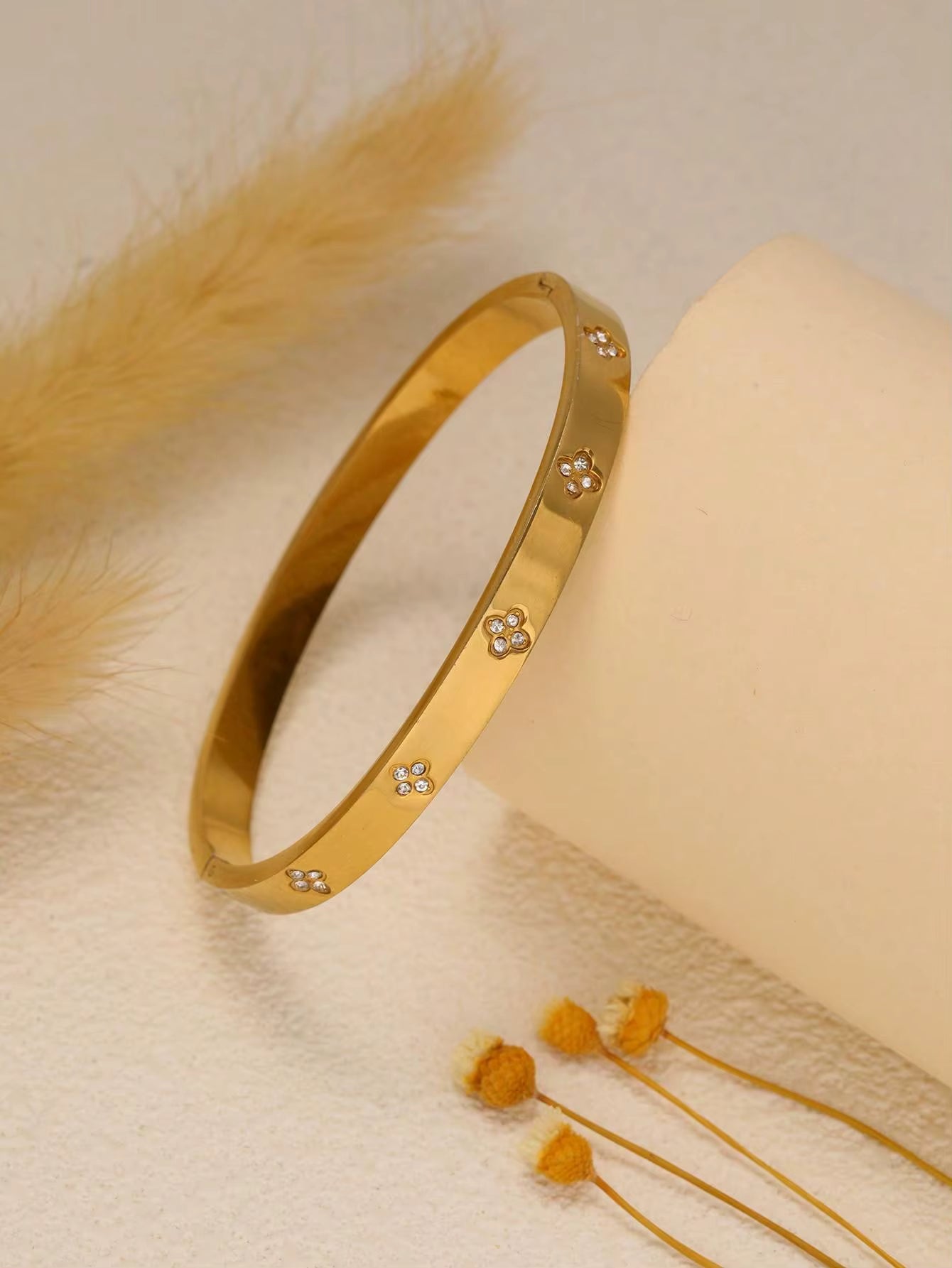 Juego de 3 Pulseras Romanas Chapadas En Oro