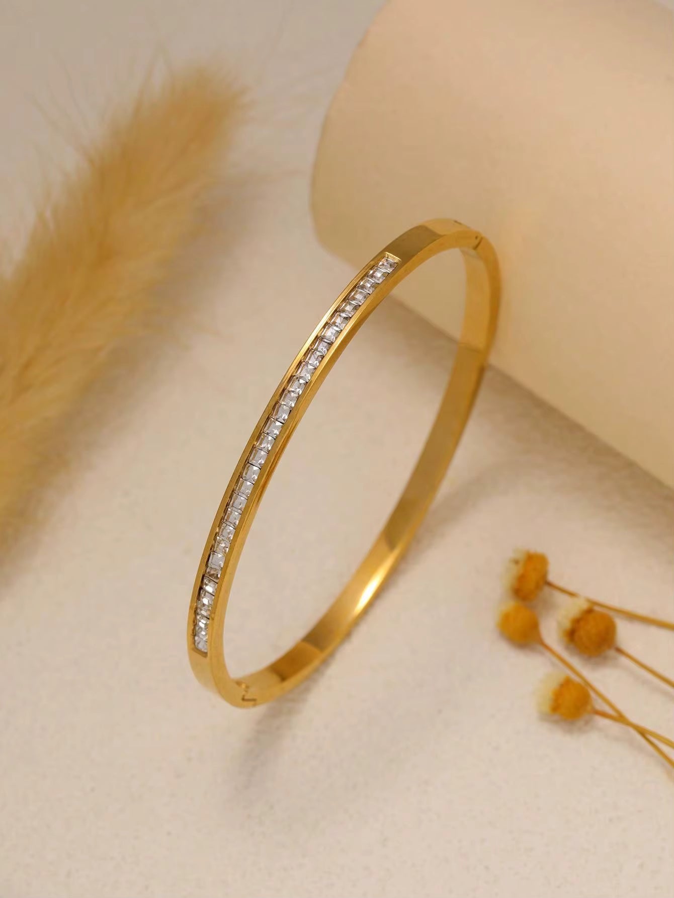Juego de 3 Pulseras Romanas Chapadas En Oro