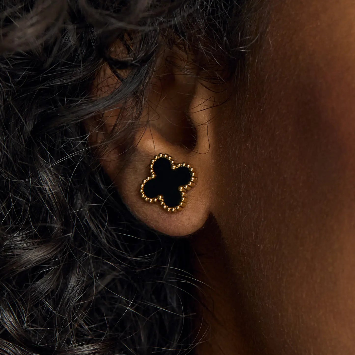 Pendientes de Trébol Negro Chapados en Oro