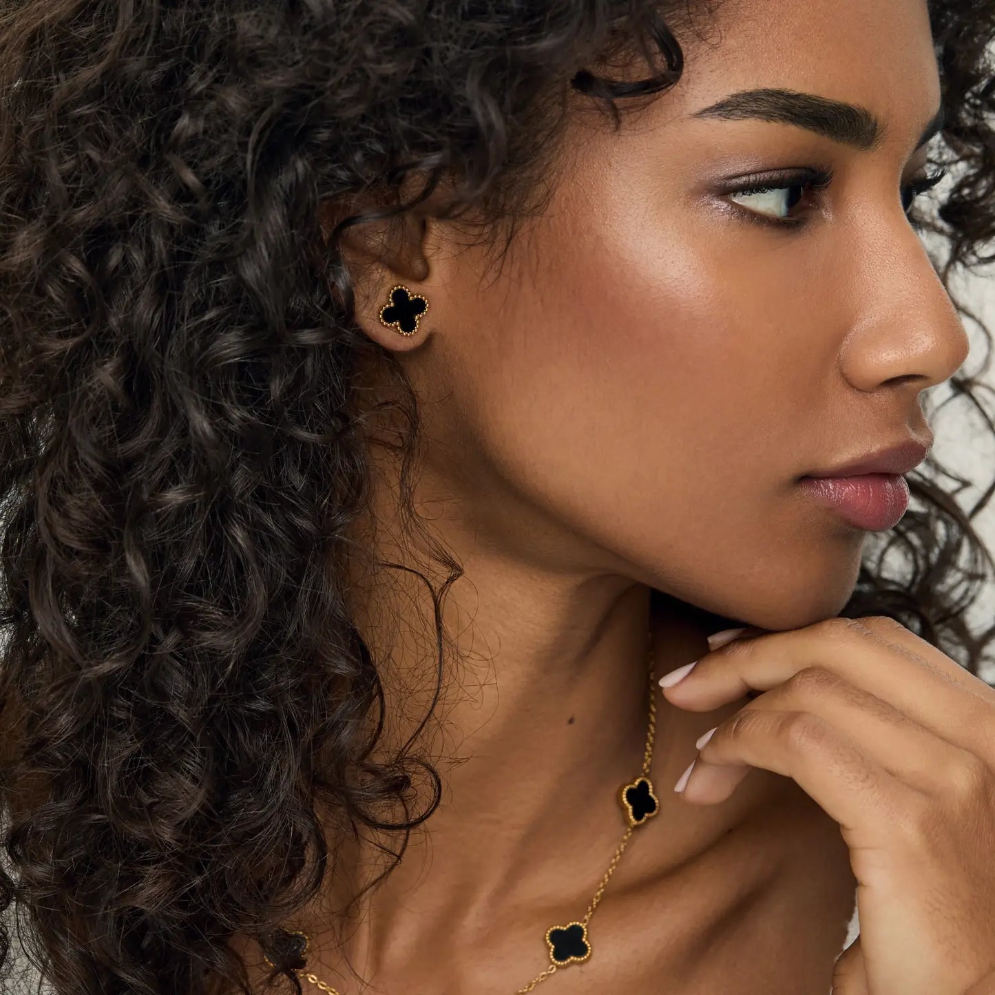 Pendientes de Trébol Negro Chapados en Oro