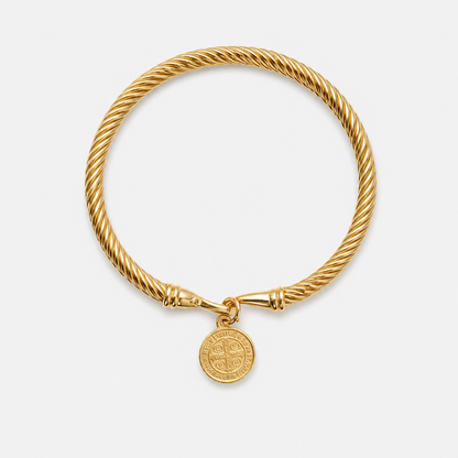 Pulsera Con Colgante de San Benito Chapado en Oro