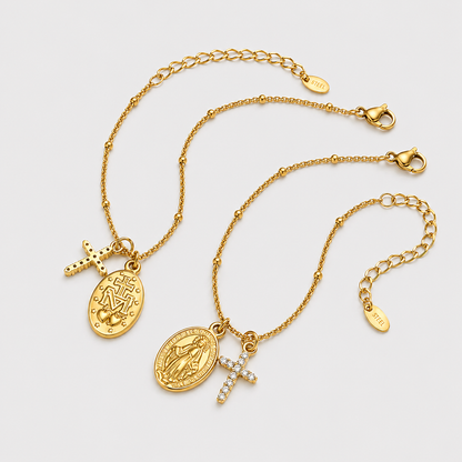 Pulsera con una medalla de la Virgen María
