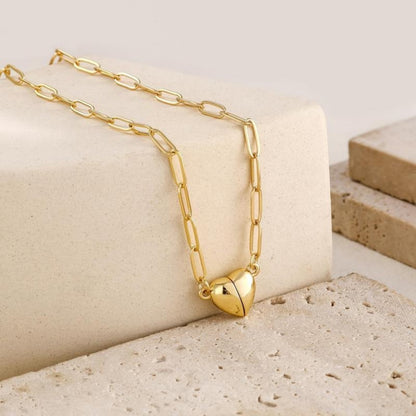 Collar Para Mujer de Corazón Magnético Bañado en Oro