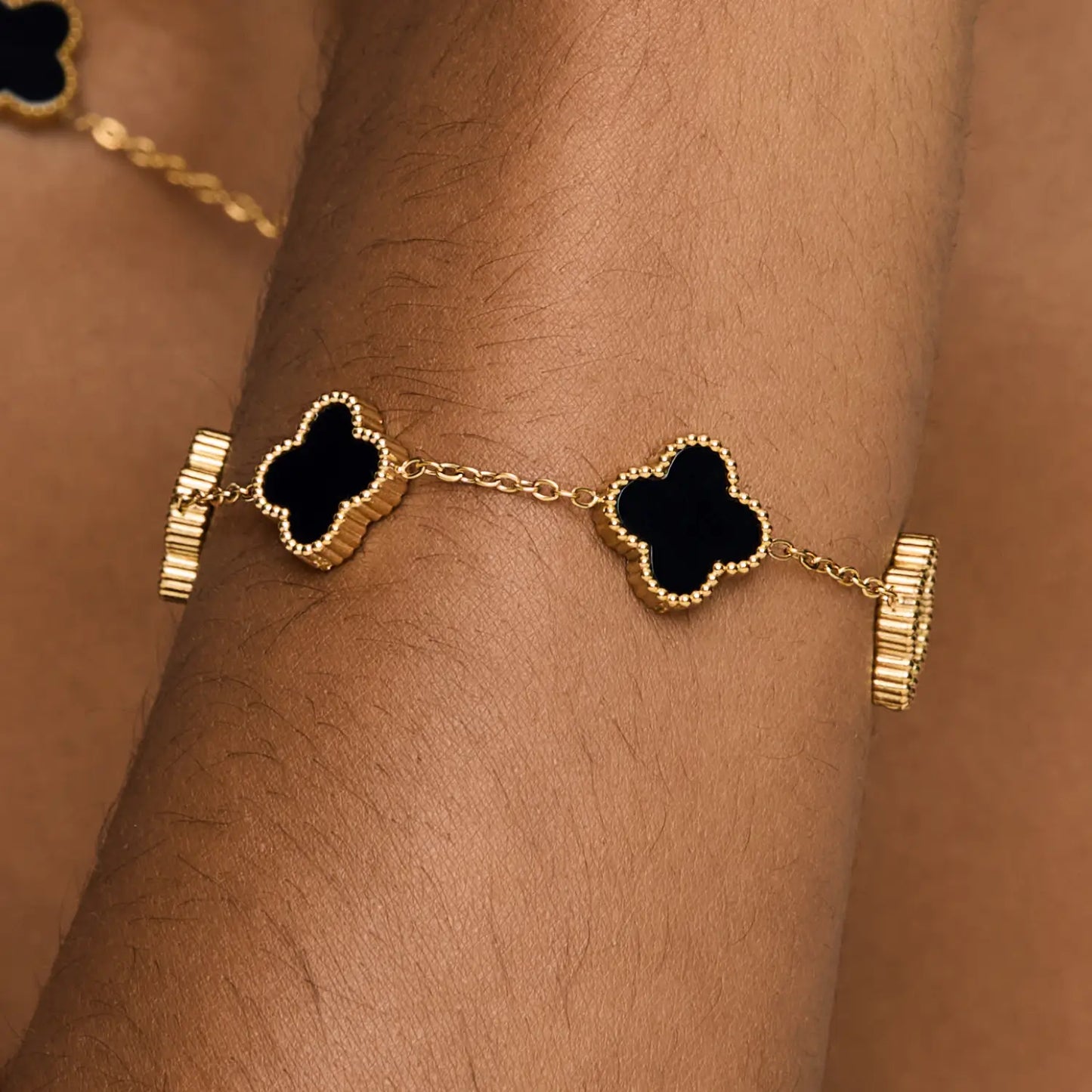 Pulsera Black Clover Chapada en Oro
