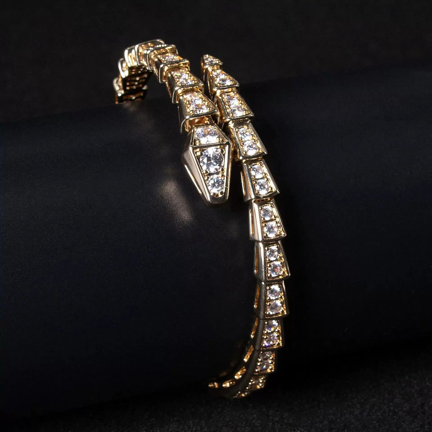 Magnífica Pulsera de Serpiente Con Incrustaciones de Piedras
