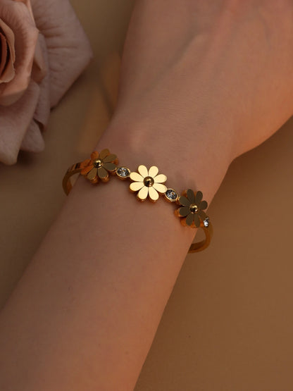 Pulsera Doble Con Flor Chapada En Oro