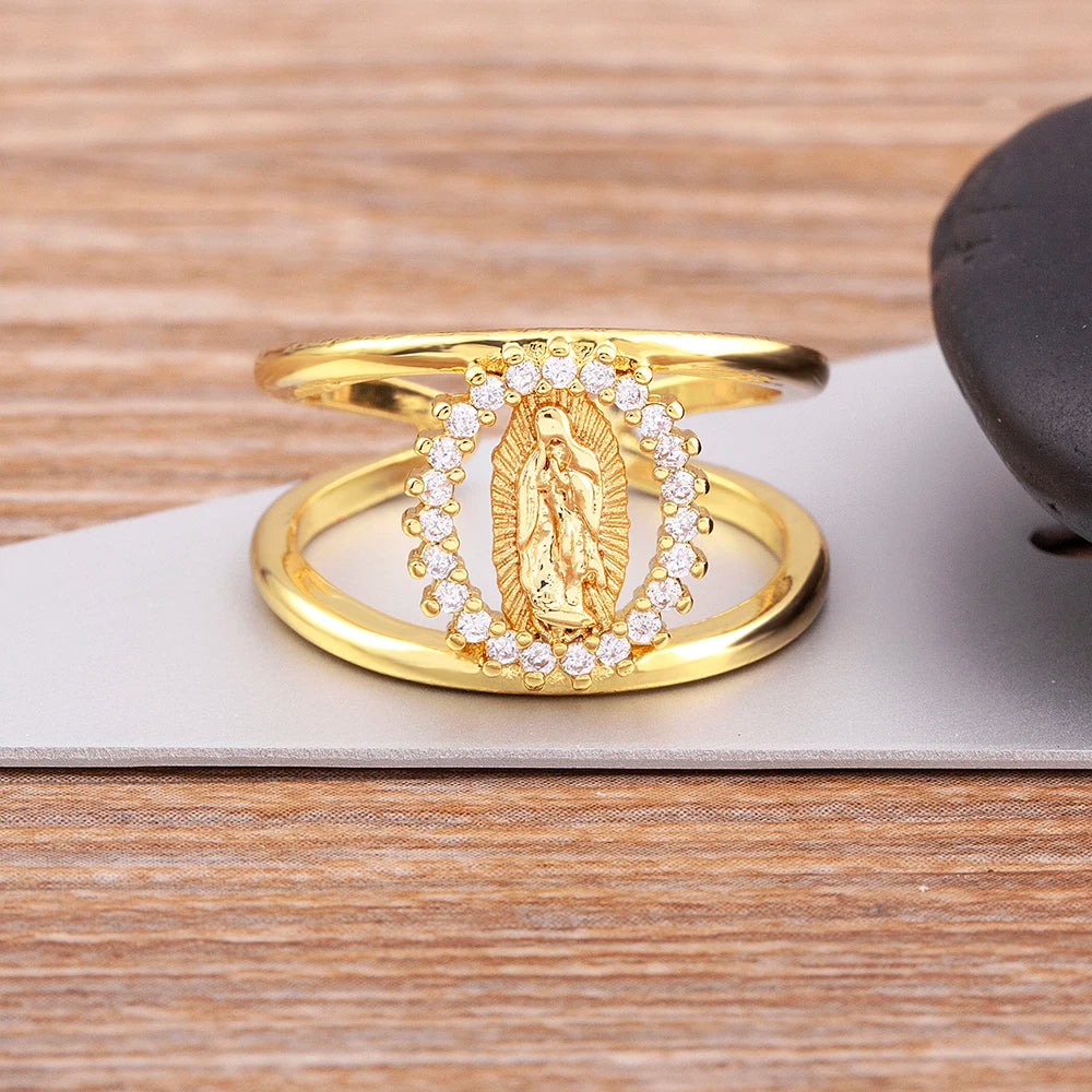 Anillo de la Virgen María Con Piedras Chapado En Oro