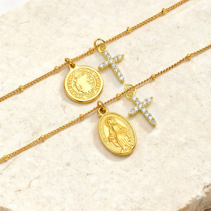 Pulsera con una medalla de la Virgen María