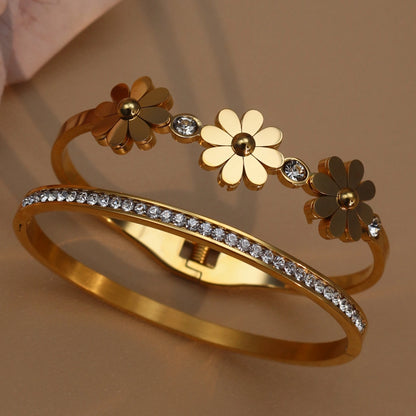 Pulsera Doble Con Flor Chapada En Oro