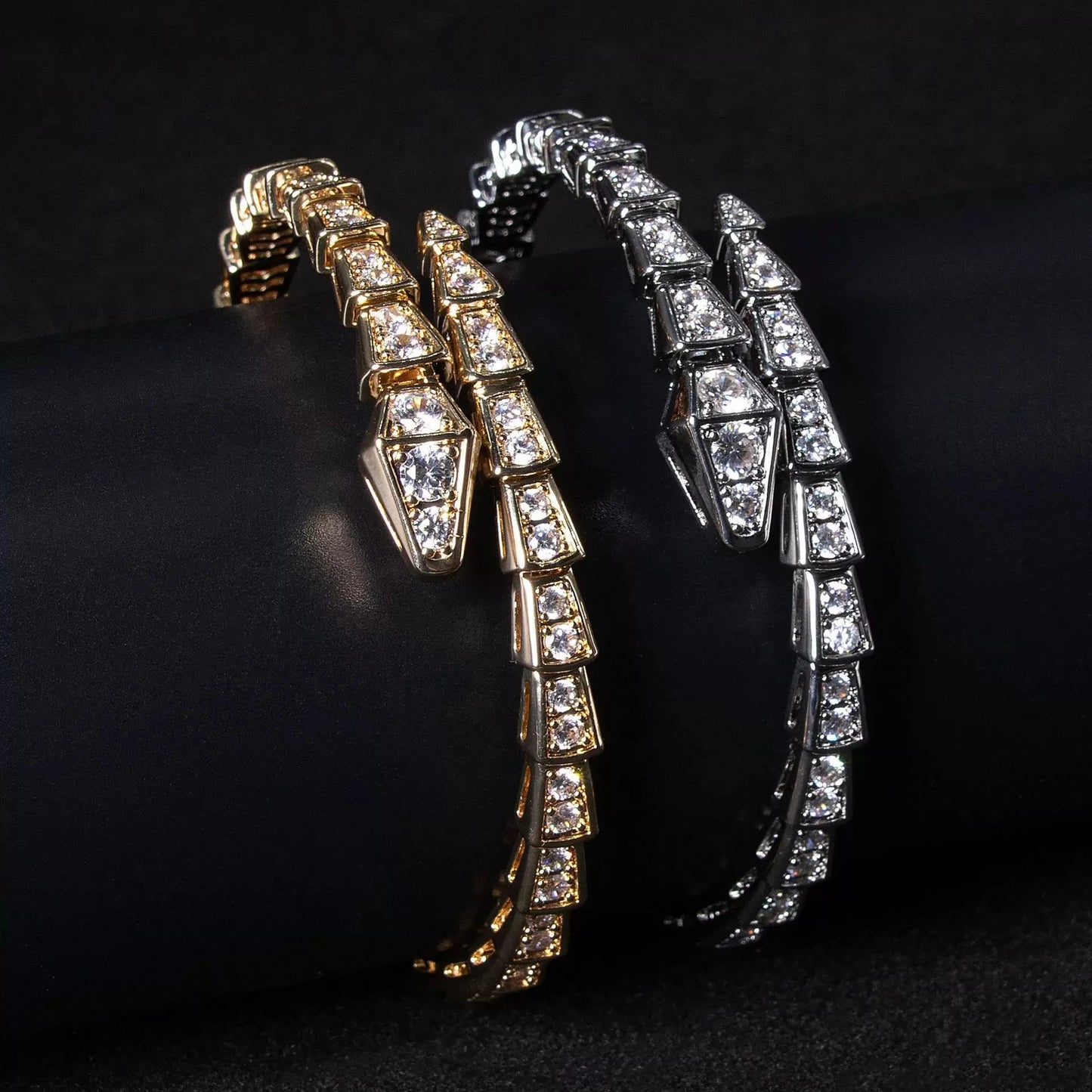 Magnífica Pulsera de Serpiente Con Incrustaciones de Piedras