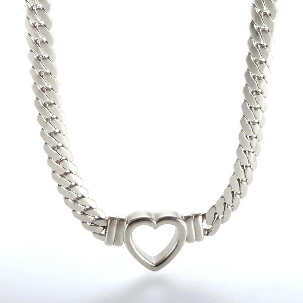 Gargantilla Minimalista Con Forma de Corazón Chapada En Oro
