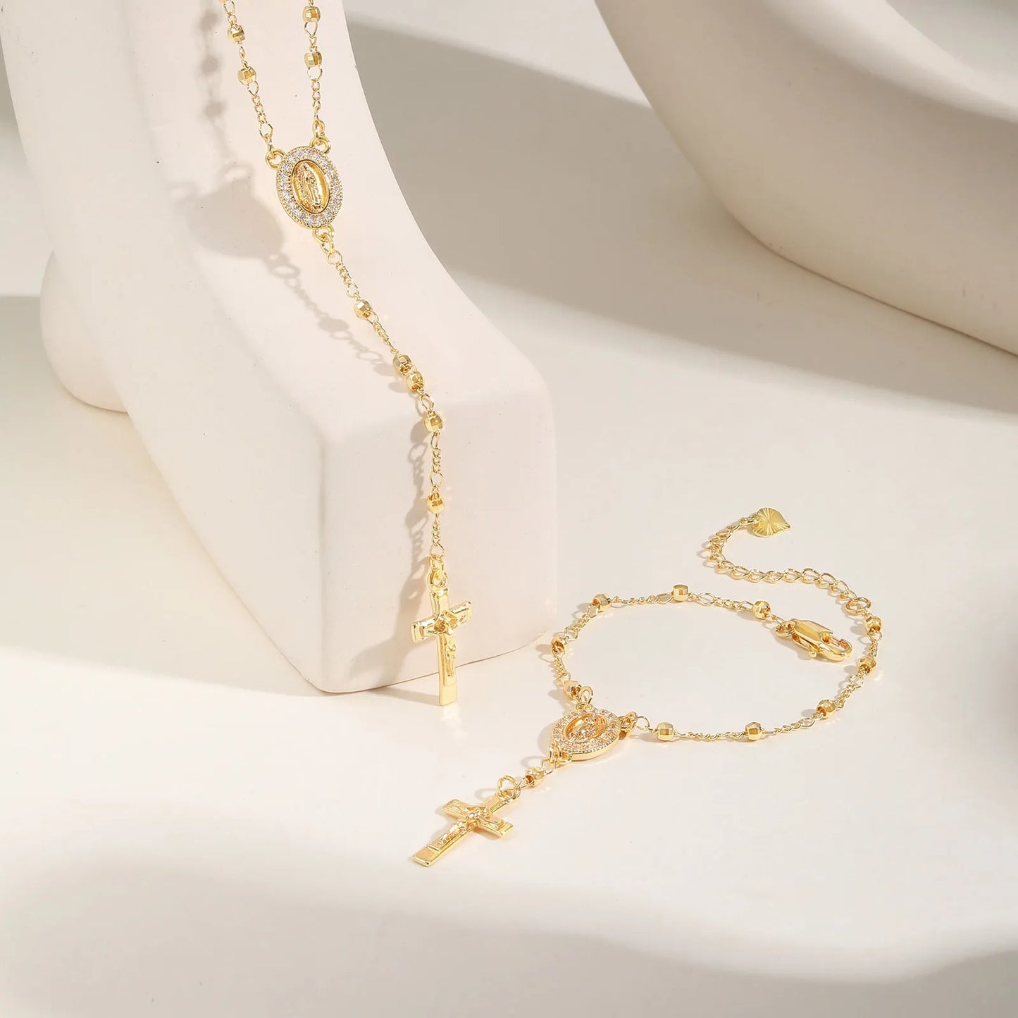Conjunto de Collar y Pulsera de la Virgen María Chapados en Oro
