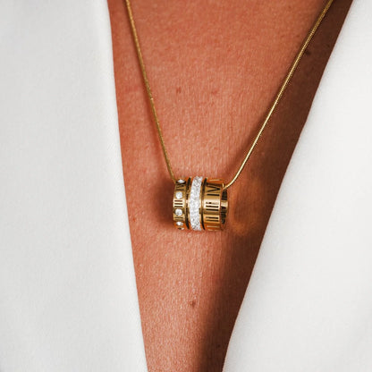 Collar de Triple Aro Con Números Romanos Chapado en Oro