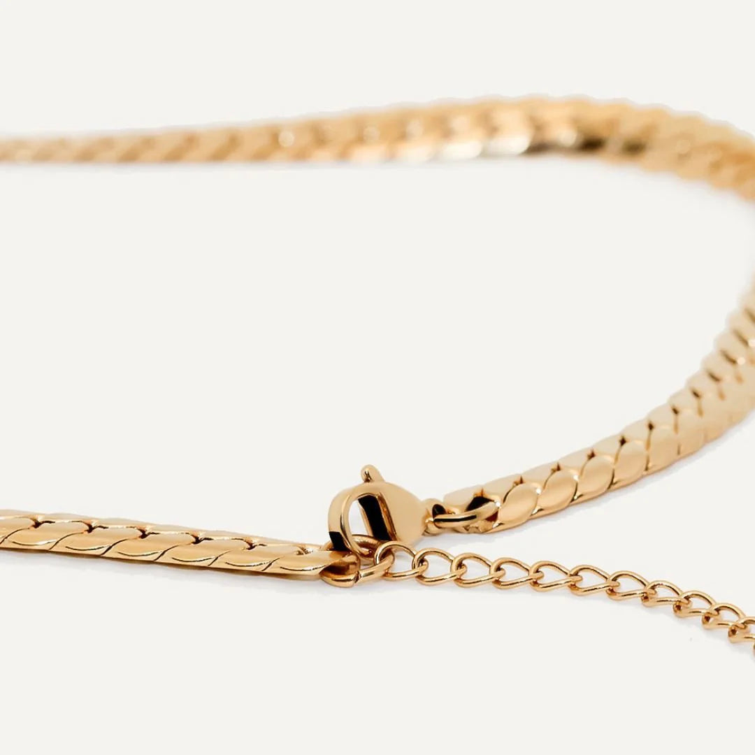 Gargantilla Minimalista Con Forma de Corazón Chapada En Oro