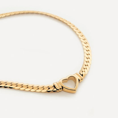 Gargantilla Minimalista Con Forma de Corazón Chapada En Oro