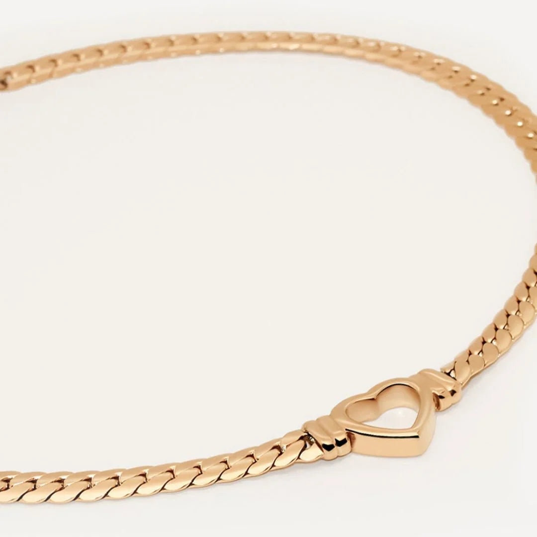 Gargantilla Minimalista Con Forma de Corazón Chapada En Oro