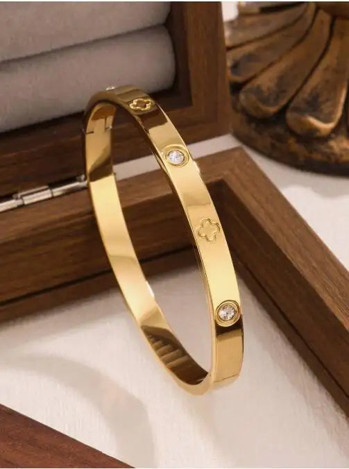 Conjunto de 3 Pulseras Florales Con Circonitas Cúbicas Chapadas En Oro