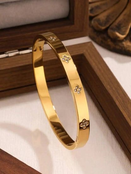 Conjunto de 3 Pulseras Florales Con Circonitas Cúbicas Chapadas En Oro