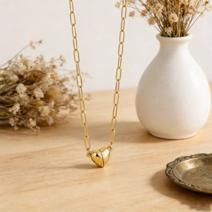 Collar Para Mujer de Corazón Magnético Bañado en Oro