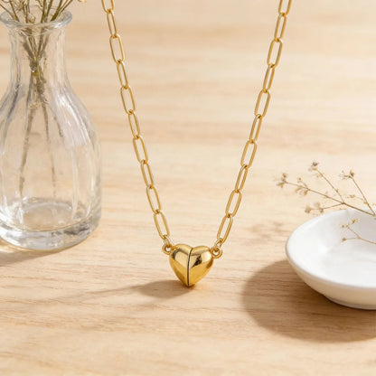 Collar Para Mujer de Corazón Magnético Bañado en Oro