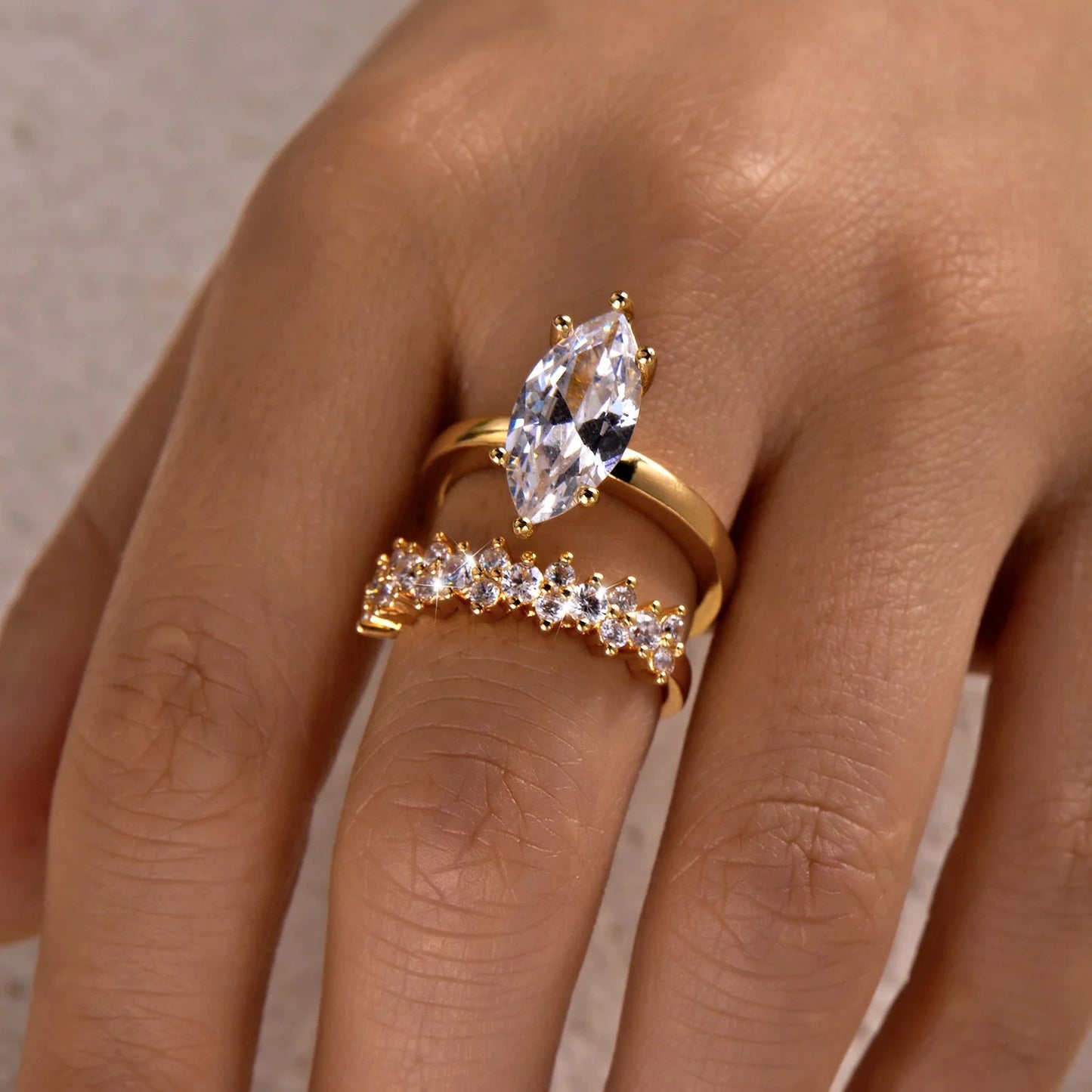 Anillo de Dubái Bañado en Oro