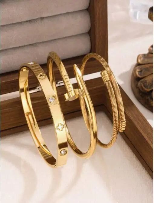 Conjunto de 3 Pulseras Florales Con Circonitas Cúbicas Chapadas En Oro