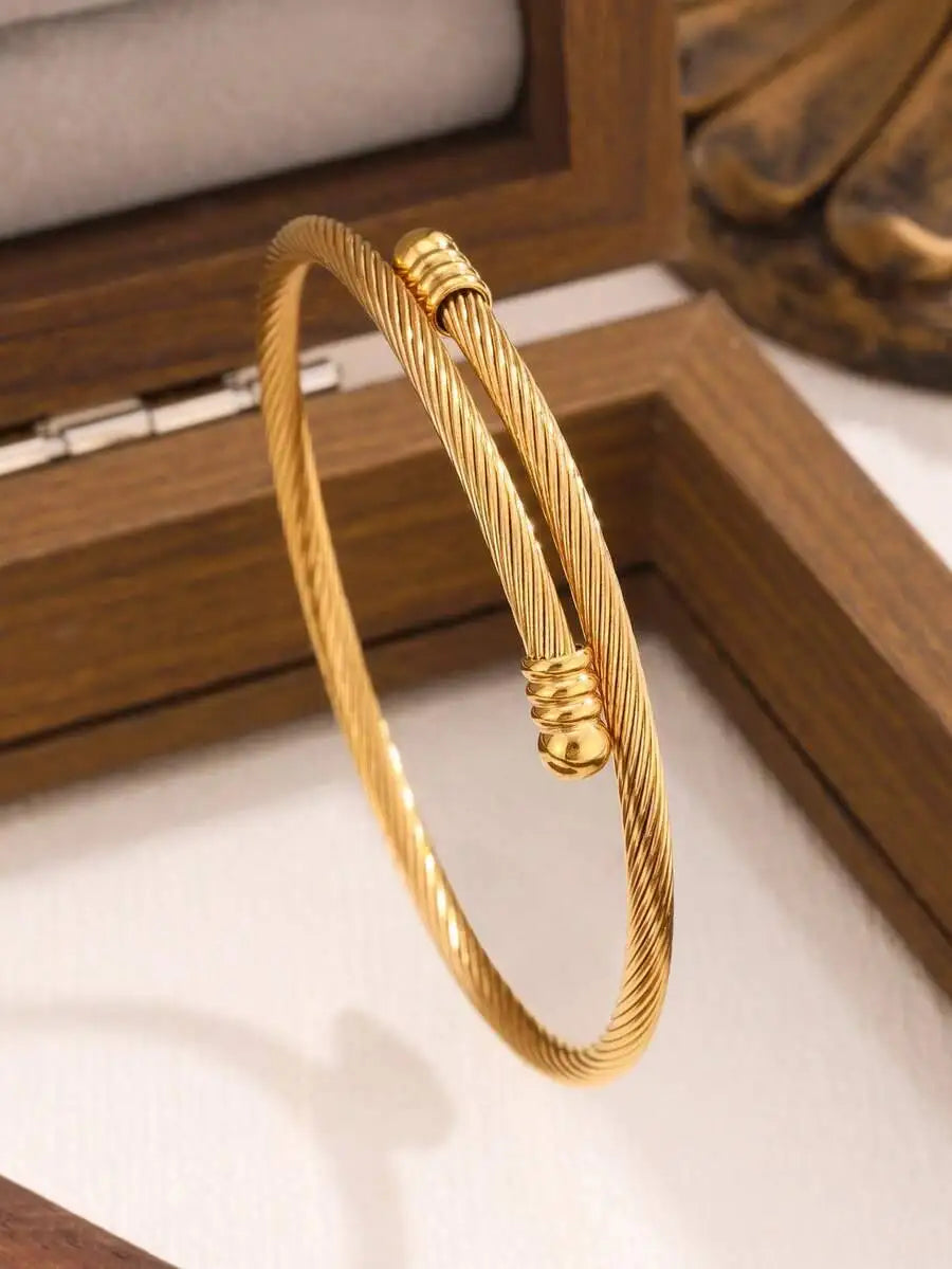 Conjunto de 3 Pulseras Florales Con Circonitas Cúbicas Chapadas En Oro
